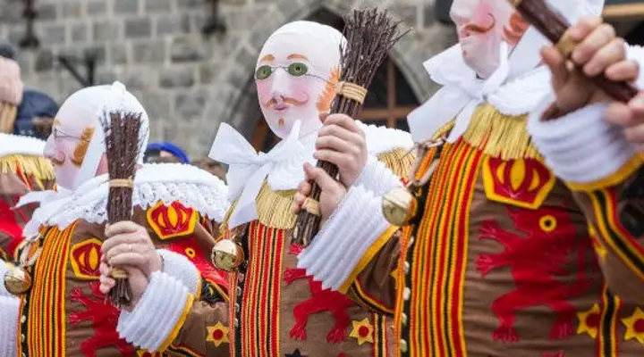 Le Carnavale de Binche Trouvez un billet d'avion au meilleur prix pour la Belgique et vivez l'ambiance du carnaval de Binche