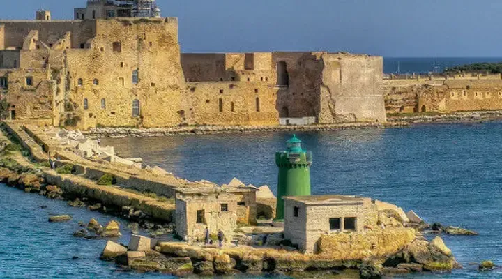 Billet avion pas cher Brindisi - Explorez le Château Alfonsino et son histoire médiévale Billet avion pas cher Brindisi - Explorez le Château Alfonsino et son histoire médiévale