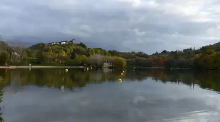 Profitez d'une balade au lac du Causse près de Brive, réservez un billet d'avion pas cher Profitez d'une balade au lac du Causse près de Brive, réservez un billet d'avion pas cher