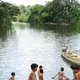 Photo d'enfants se baignant dans l'Amazone