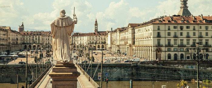 Vol pas cher pour Turin - Profitez de la Piazza Vittorio et de sa vue sur le Pô