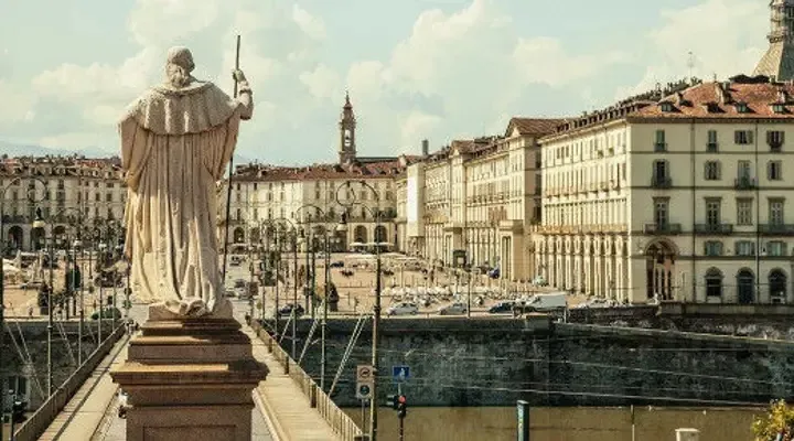 Piazza Vittorio de Turin Vol pas cher pour Turin - Profitez de la Piazza Vittorio et de sa vue sur le Pô
