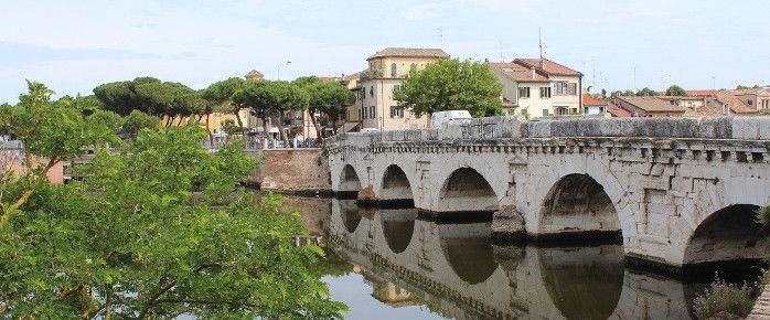 Vol pas cher pour Rimini - Explorez le Pont de Tibère et son histoire antique