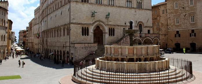 Billet avion pas cher Pérouse - Découvrez la Fontaine Majeure et son architecture médiévale