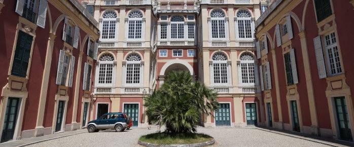 Billet avion pas cher Gênes - Découvrez le Palais Royal et ses somptueux intérieurs
