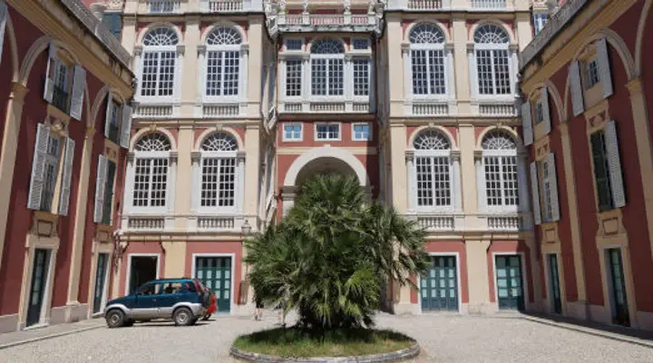 Palais royal de Gênes Billet avion pas cher Gênes - Découvrez le Palais Royal et ses somptueux intérieurs