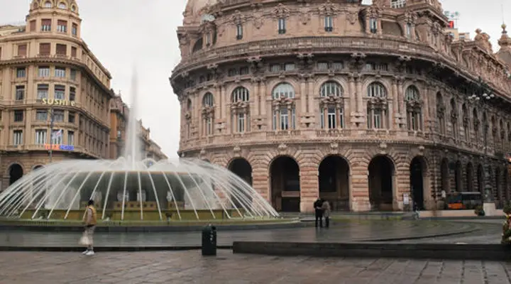 Place Raphaël de Ferrari Vol pas cher pour Gênes - Visitez la place Raphaël de Ferrari et ses monuments emblématiques