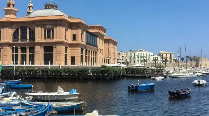 Flânez sur le port de Bari, trouvez un billet d’avion au meilleur prix pour les Pouilles Flânez sur le port de Bari, trouvez un billet d’avion au meilleur prix pour les Pouilles