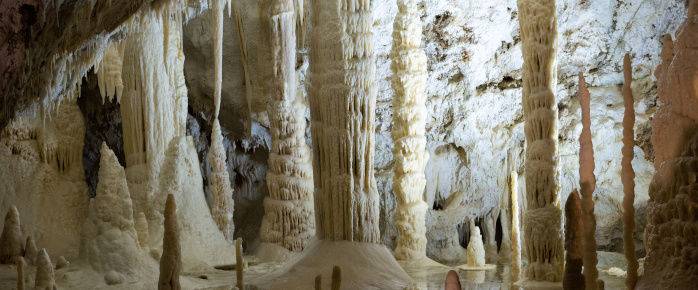 Billets avion Ancône - Visitez la spectaculaire Grotte de Frasassi