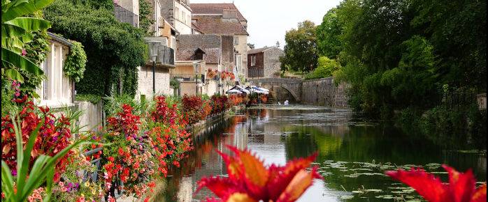 Explorez le canal du Rhône au Rhin, réservez un vol pas cher pour Dole