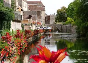 Explorez le canal du Rhône au Rhin, réservez un vol pas cher pour Dole