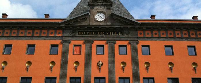 Découvrez l'Hôtel de Ville d'Aurillac, réservez un vol pas cher pour le Cantal