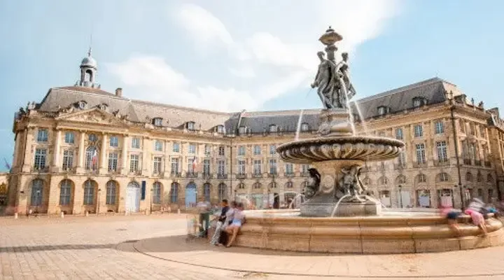 Découvrez la Place de la Bourse avec un vol pas cher vers Bordeaux Découvrez la Place de la Bourse avec un vol pas cher vers Bordeaux