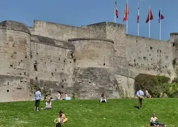 Visitez le château de Caen avec un vol pas cher pour la Normandie