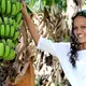 Photo d'une femme dans une bananeraie en Guadeloupe