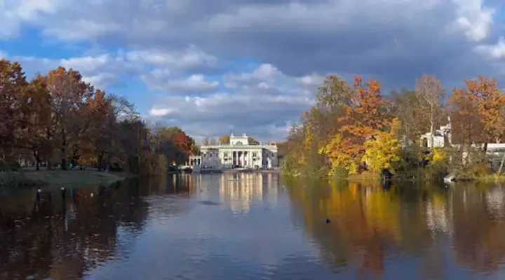 Billet d'avion pour Varsovie, entre parcs royaux et monuments emblématiques Billet d'avion pour Varsovie, entre parcs royaux et monuments emblématiques