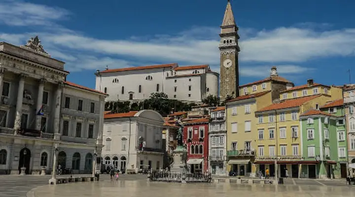 La Place Tartini à Piran Billet d’avion pour la Slovénie, balade sur la place Tartini à Piran
