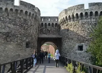 Réservez un vol pas cher pour explorer le parc Kalemegdan à Belgrade