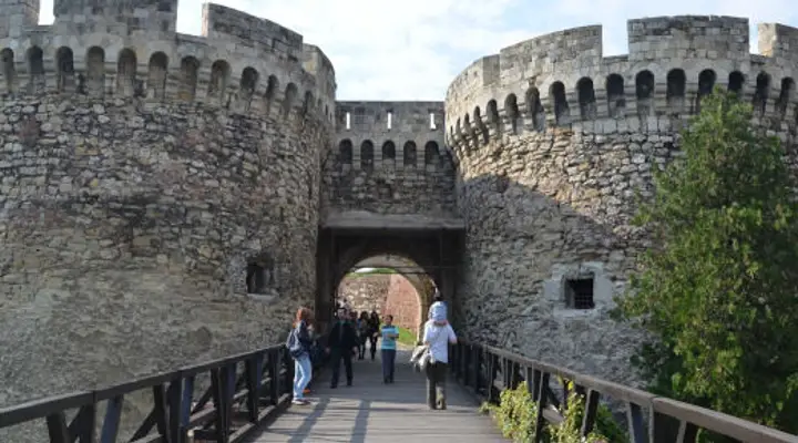 Réservez un vol pas cher pour explorer le parc Kalemegdan à Belgrade Réservez un vol pas cher pour explorer le parc Kalemegdan à Belgrade