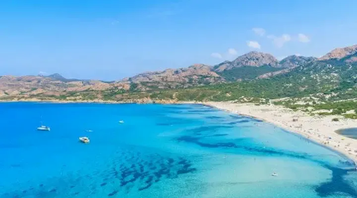 La Plage d'Ostriconi Détendez-vous sur la plage d'Ostriconi, réservez un vol pas cher pour Calvi