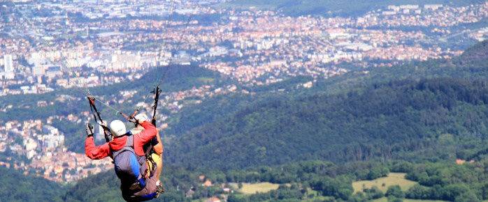 Vivez un baptême de parapente à Clermont-Ferrand, trouvez un billet d'avion pas cher