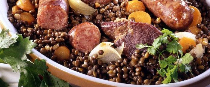 Dégustez un petit salé aux lentilles à Clermont-Ferrand, réservez votre vol pas cher