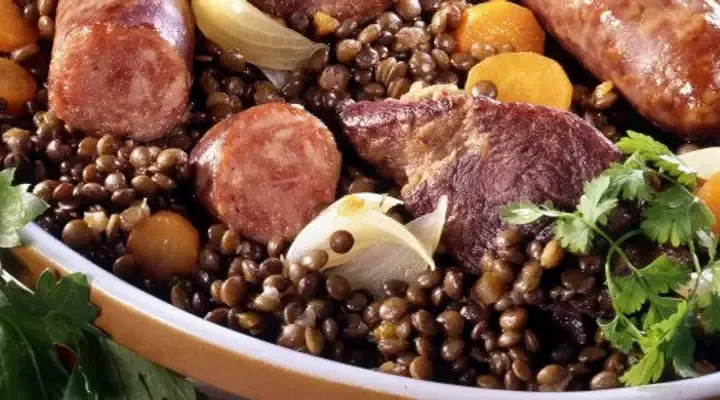 Dégustez un petit salé aux lentilles à Clermont-Ferrand, réservez votre vol pas cher Dégustez un petit salé aux lentilles à Clermont-Ferrand, réservez votre vol pas cher