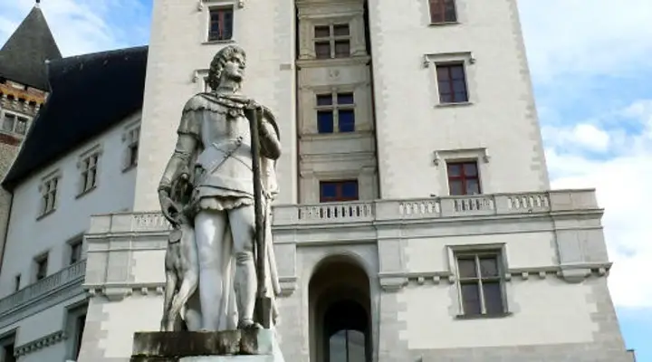 Visitez le Château de Pau en réservant un vol pas cher Visitez le Château de Pau en réservant un vol pas cher