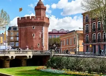 Visitez le canal et le donjon du Castillet à Perpignan avec un vol pas cher