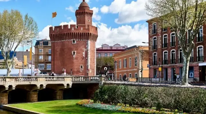 Visitez le canal et le donjon du Castillet à Perpignan avec un vol pas cher Visitez le canal et le donjon du Castillet à Perpignan avec un vol pas cher