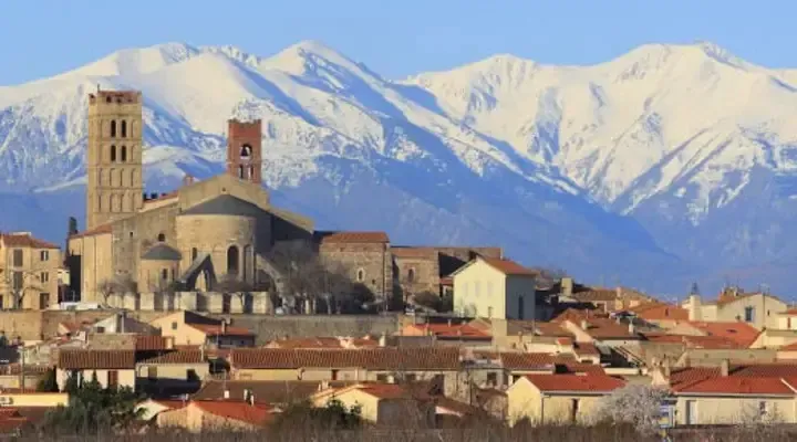 Découvrez le village fortifié d'Elne près de Perpignan, trouvez un vol pas cher Découvrez le village fortifié d'Elne près de Perpignan, trouvez un vol pas cher