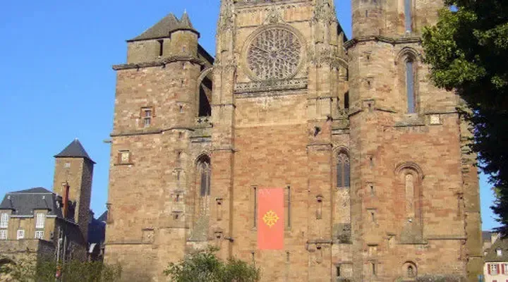 Visitez la cathédrale Notre-Dame de l'Assomption à Rodez avec un vol pas cher Visitez la cathédrale Notre-Dame de l'Assomption à Rodez avec un vol pas cher