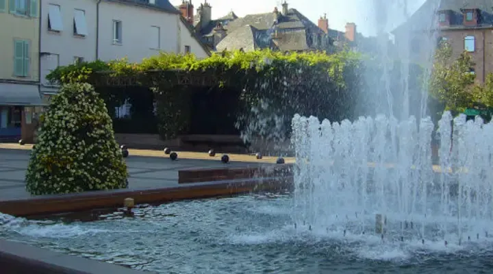 Découvrez la place Eugène Raynaldy à Rodez, réservez un billet d'avion pas cher Découvrez la place Eugène Raynaldy à Rodez, réservez un billet d'avion pas cher