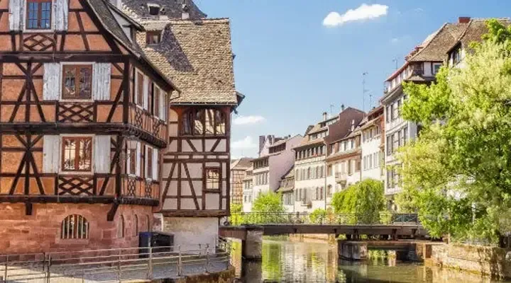 Explorez les maisons à colombage du Vieux Strasbourg avec un vol pas cher vers l’Alsace Explorez les maisons à colombage du Vieux Strasbourg avec un vol pas cher vers l’Alsace
