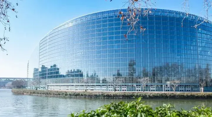 Visitez le Parlement européen et trouvez un vol pas cher à destination de Strasbourg Visitez le Parlement européen et trouvez un vol pas cher à destination de Strasbourg