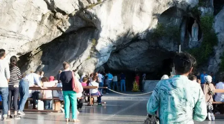 Participez au pèlerinage à Lourdes, trouvez un billet d'avion pas cher Participez au pèlerinage à Lourdes, trouvez un billet d'avion pas cher