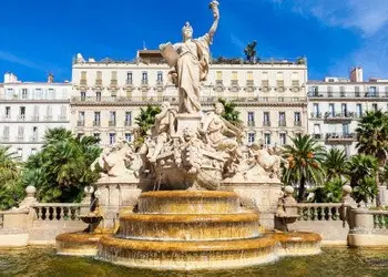 Découvrez la Place de la Liberté à Toulon, réservez un vol pas cher
