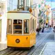 Photo du vieux tramway de Lisbonne, l'un des emblèmes de la capitale du Portugal