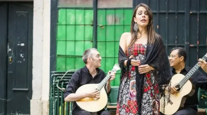 Voyage en Europe : découvrez Lisbonne et vivez une soirée typique avec du Fado Voyage en Europe : découvrez Lisbonne et vivez une soirée typique avec du Fado