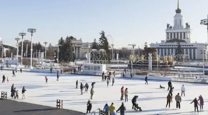 La patinoire en pleine du parc Gorky à Moscou Voyage à Moscou, découvrez la patinoire du parc Gorky