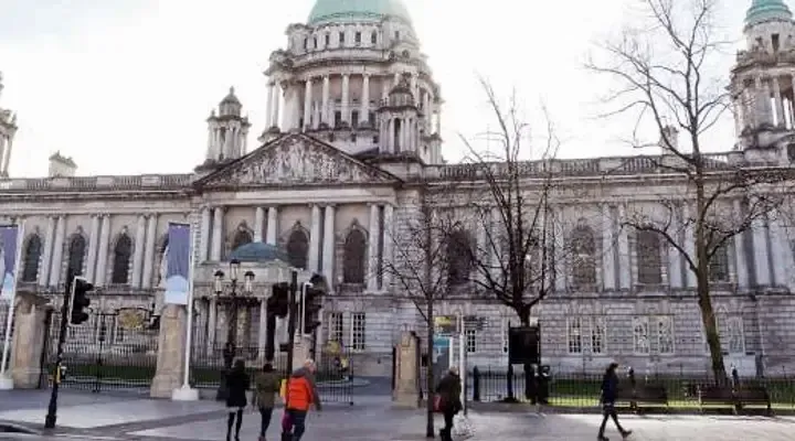 L'Hôtel de ville de Belfast Découvrez Belfast, réservez un vol pas cher pour l’Irlande du Nord