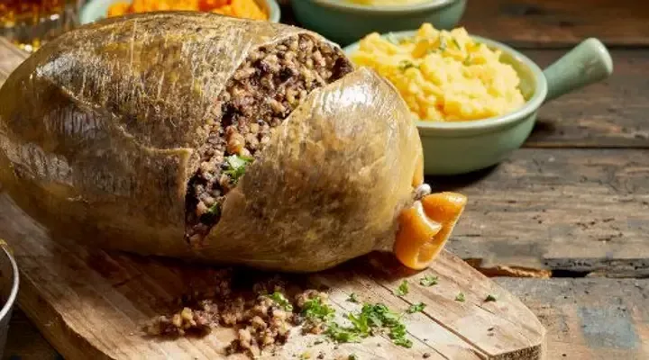 Dégustation du haggis, le plat typique écossais Vol direct Edimbourg Ecosse