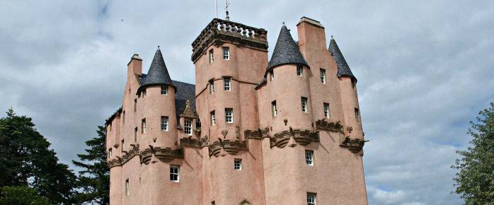 Réservez un vol pour Aberdeen au meilleur prix et visitez le château de Craigievar