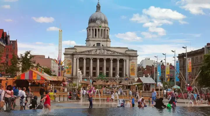L'Old Market Square de Nottingham Réservez un vol pas cher pour Nottingham, visitez l'Old Market Square et flânez dans le centre-ville