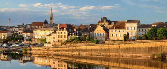 Admirez la vue sur la Dordogne et Bergerac, trouvez un billet d'avion pas cher