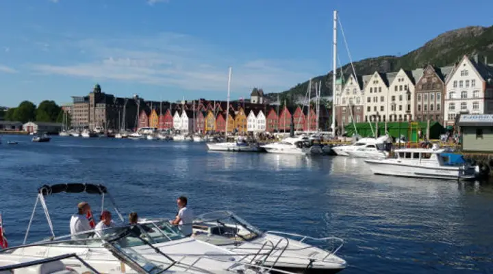 Trouvez un billet d’avion pas cher pour la Norvège et explorez le port pittoresque de Bergen Trouvez un billet d’avion pas cher pour la Norvège et explorez le port pittoresque de Bergen