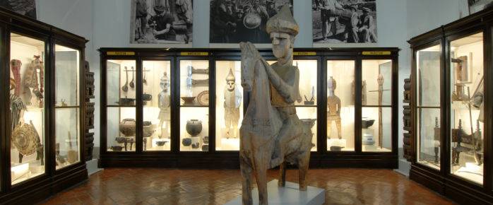 Photo d'une salle du musée anthropologique de Sebastian Englert à Hanga Roa