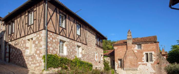 Découvrez les maisons à colombage de la vieille ville d'Agen, réservez un vol pas cher pour Agen