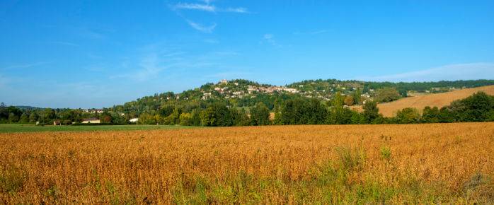 Profitez d'une balade à la campagne autour d'Agen, réservez un vol pas cher pour Agen