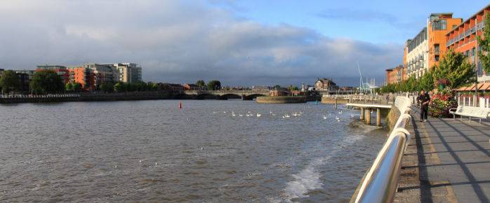 Admirez le bord du fleuve à Shannon, réservez un vol pas cher pour l’Irlande